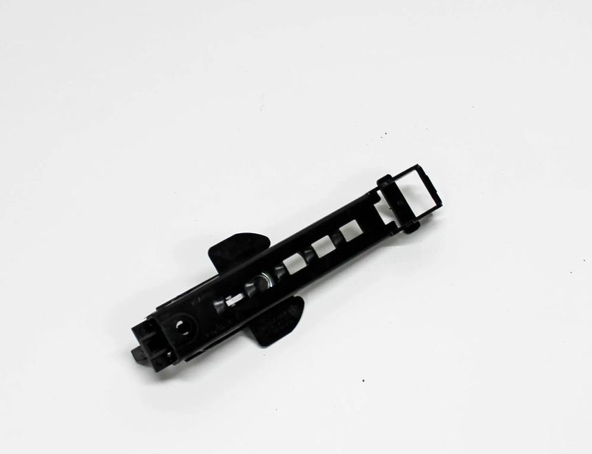 AUDI A4 B8/8K (2011-2016) Højre forreste sikkerhedssele højdejuster 8E0857833E 2524930