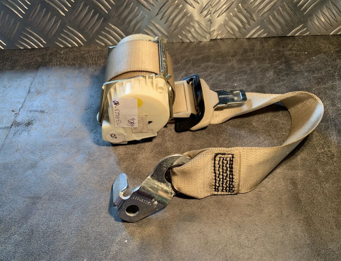 MERCEDES-BENZ S-Class W221 (2005-2013) Bagerste sikkerhedssele i midten A2218602085 13783974