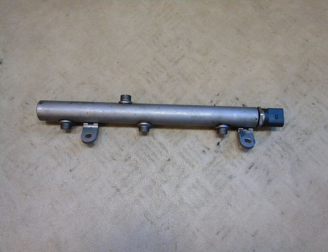 MERCEDES-BENZ E-Class W211/S211 (2002-2009) Brændstofskinne A6420702695 13947247