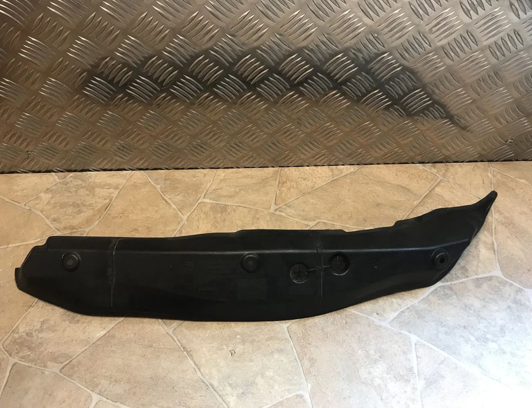 MERCEDES-BENZ C-Class W205/S205/C205 (2014-2023) Forreste venstre fløj plast A2058890125 20438169