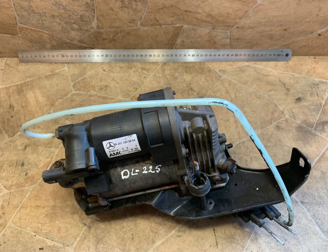 MERCEDES-BENZ R-Class W251 (2005-2017) Suspensionskompressor A2513202404 32031845