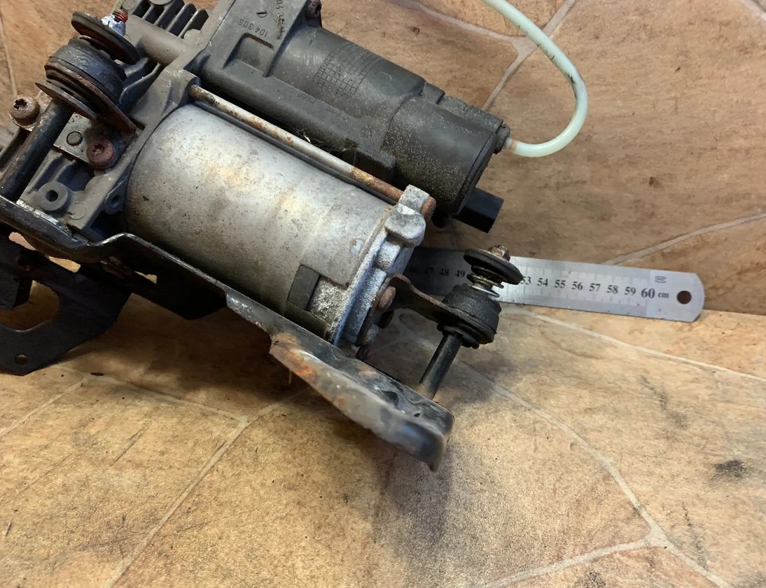 MERCEDES-BENZ R-Class W251 (2005-2017) Suspensionskompressor A2513202404 32031845