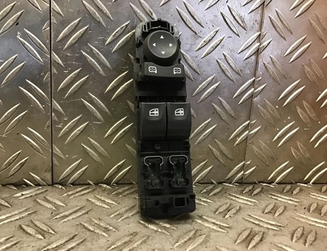 RENAULT Megane 3 generation (2008-2020) Forreste venstre dør vindueskontakt 3017110901B 31598092