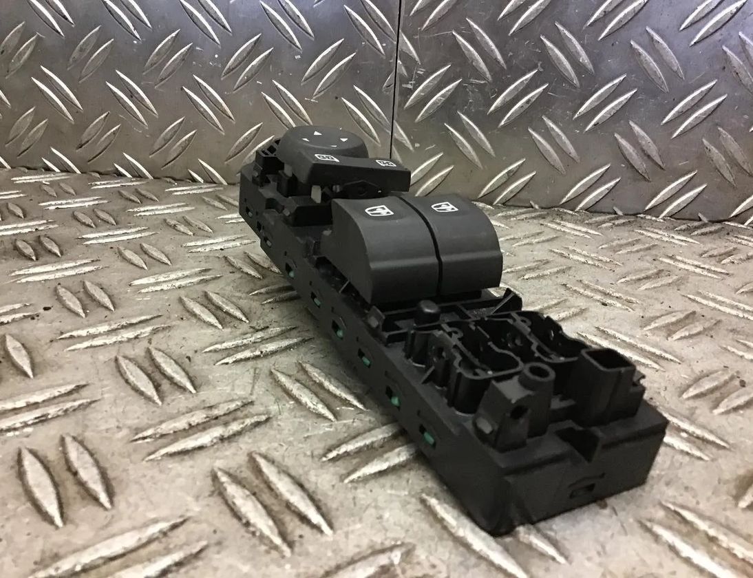 RENAULT Megane 3 generation (2008-2020) Forreste venstre dør vindueskontakt 3017110901B 31598092