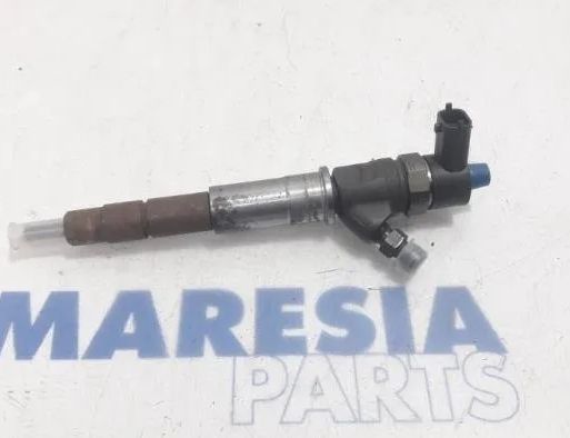 RENAULT Master 3 generation (2010-2023) Brændstofinjektor 0445110375,166091245R,82912226 27909101
