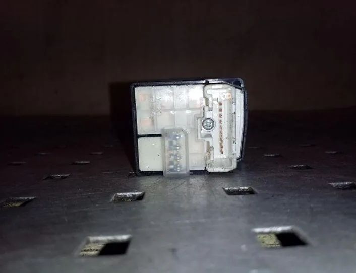 TOYOTA RAV4 3 generation (XA30) (2005-2012) Kontakt til spejljustering 183575 26150562