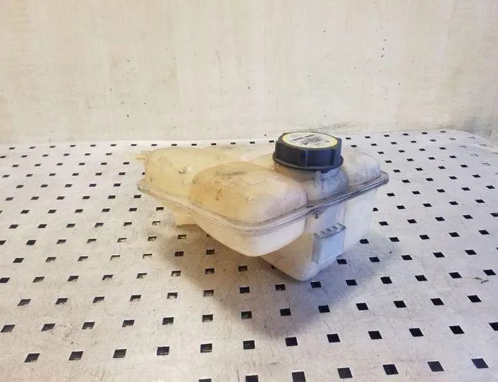 FORD Kuga 1 generation (2008-2013) Ekspansionsbeholder 3M5H8K218AJ 26190115
