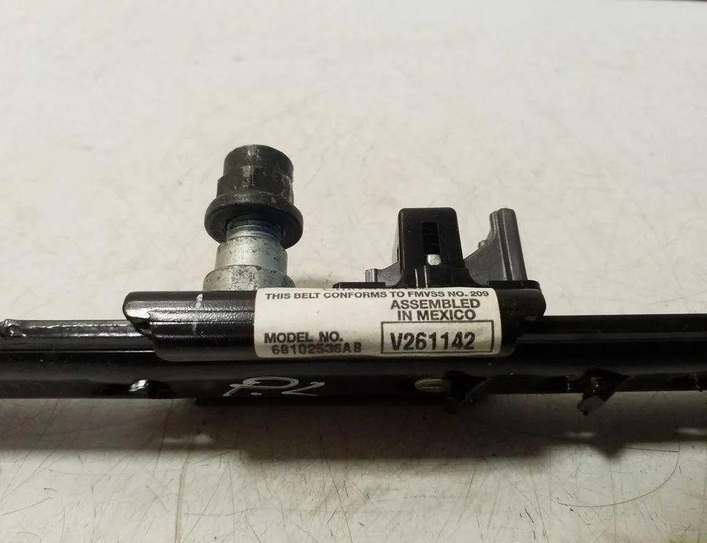 JEEP Cherokee 3 generation (KJ)  (2005-2007) Forreste venstre sikkerhedssele højdejusterer 68102536AB 32164406