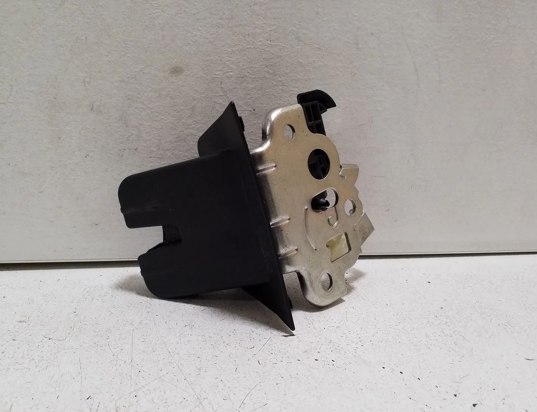 AUDI Q3 8U (2011-2020) Bagklaps bagklaplås 8K9827505A,8U0827520 33086069