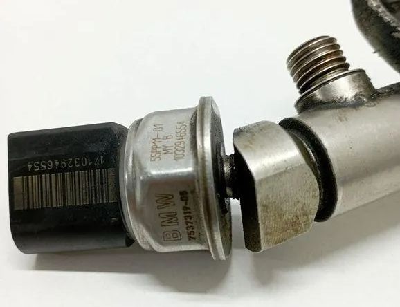 BMW 7 Series F01/F02 (2008-2015) Brændstofskinne 753731905 33035343