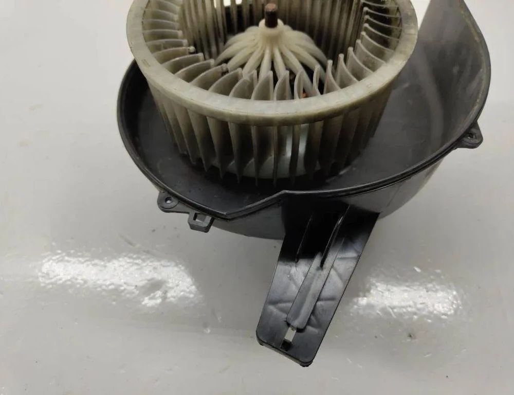 VOLKSWAGEN Polo 4 generation (2001-2009) Interiørvarmer 6Q1819015G 31901525