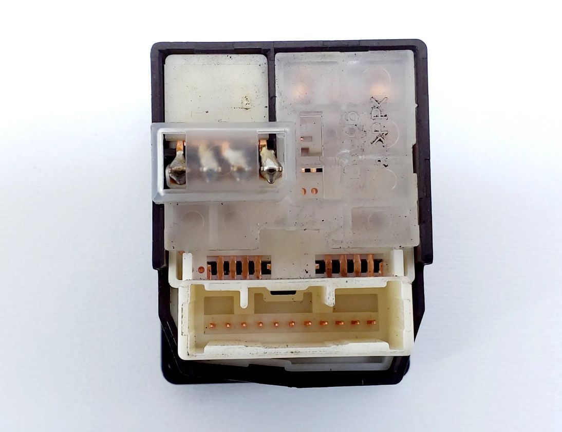 TOYOTA Prius 3 generation (XW30) (2009-2015) Kontakt til spejljustering 183639,769747D 27877399