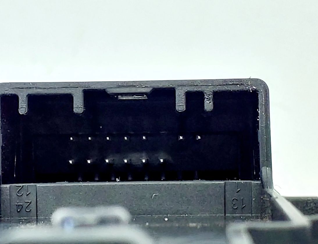 RENAULT Clio 5 generation (2019-2023) Forreste venstre dør vindueskontakt 254010146R 31492763