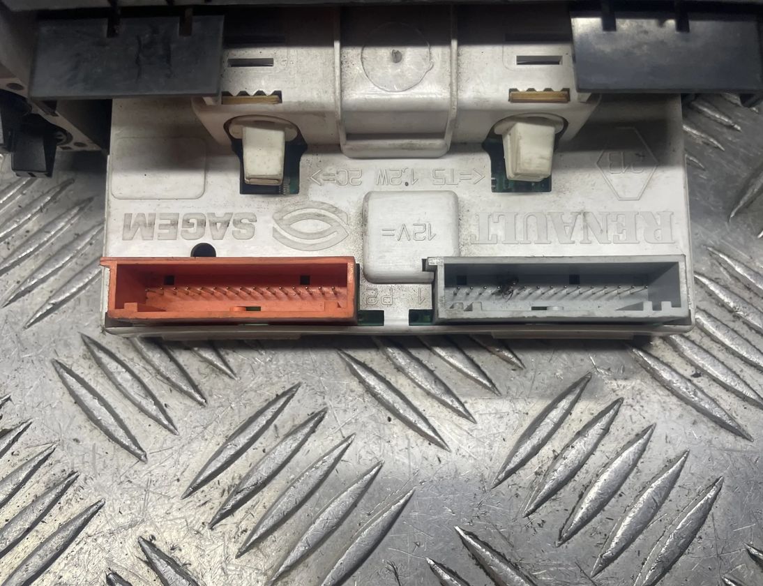 RENAULT Scenic 1 generation (1996-2003) Indvendigt ur P7700436307A,216562095A,NS26991759,7700426265 25796275