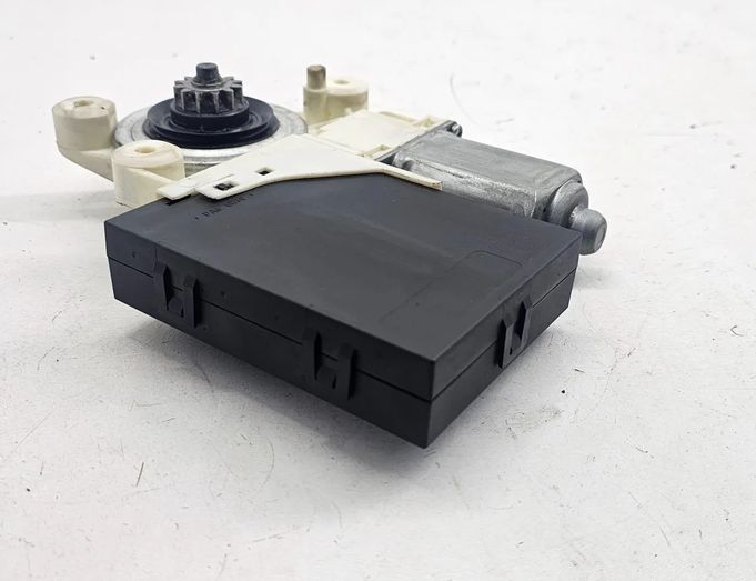 VOLVO V50 1 generation (2003-2012) Forreste venstre dør vinduesregulator motor 30737675,5WK11431K,992751108 31867985