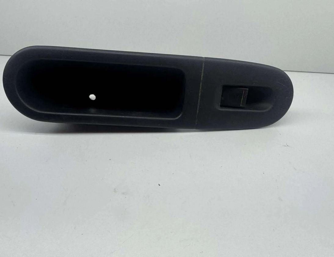 RENAULT Clio 3 generation (2005-2012) Forreste venstre dør vindueskontakt 83520S2H 32976357