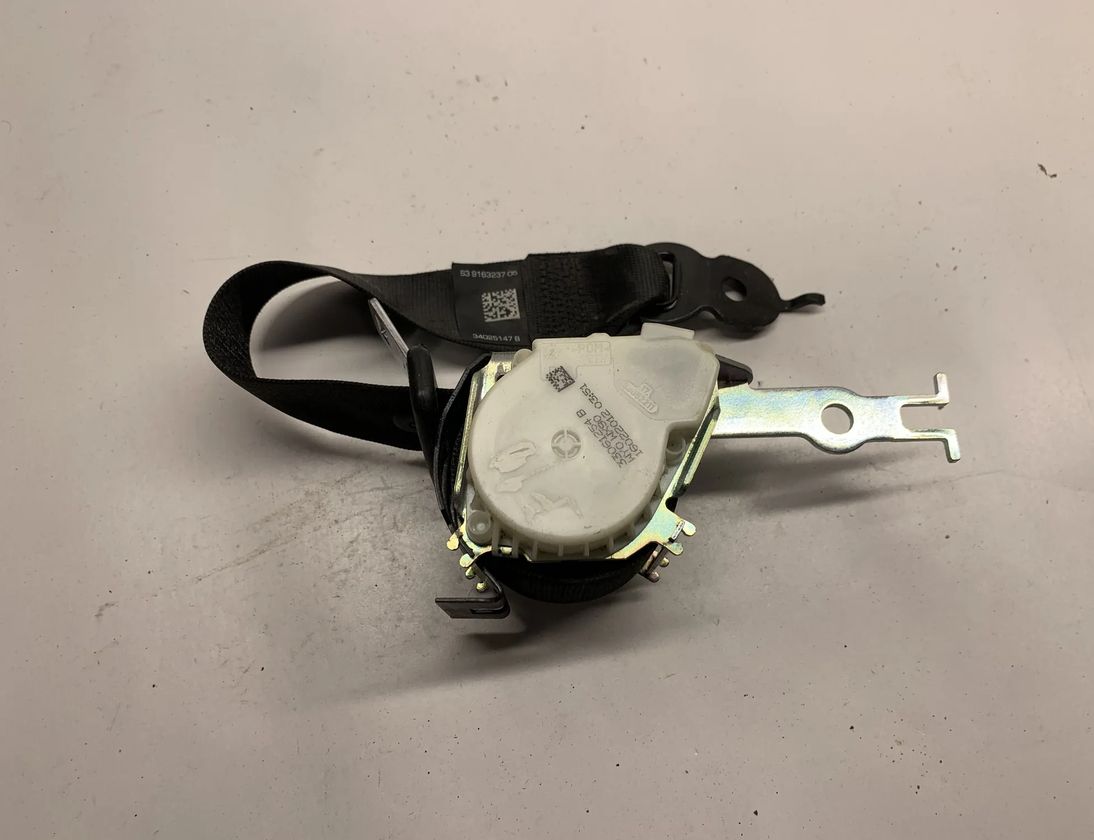 BMW 5 Series F10/F11 (2009-2017) Bagerste venstre sikkerhedssele 33061254 13828656