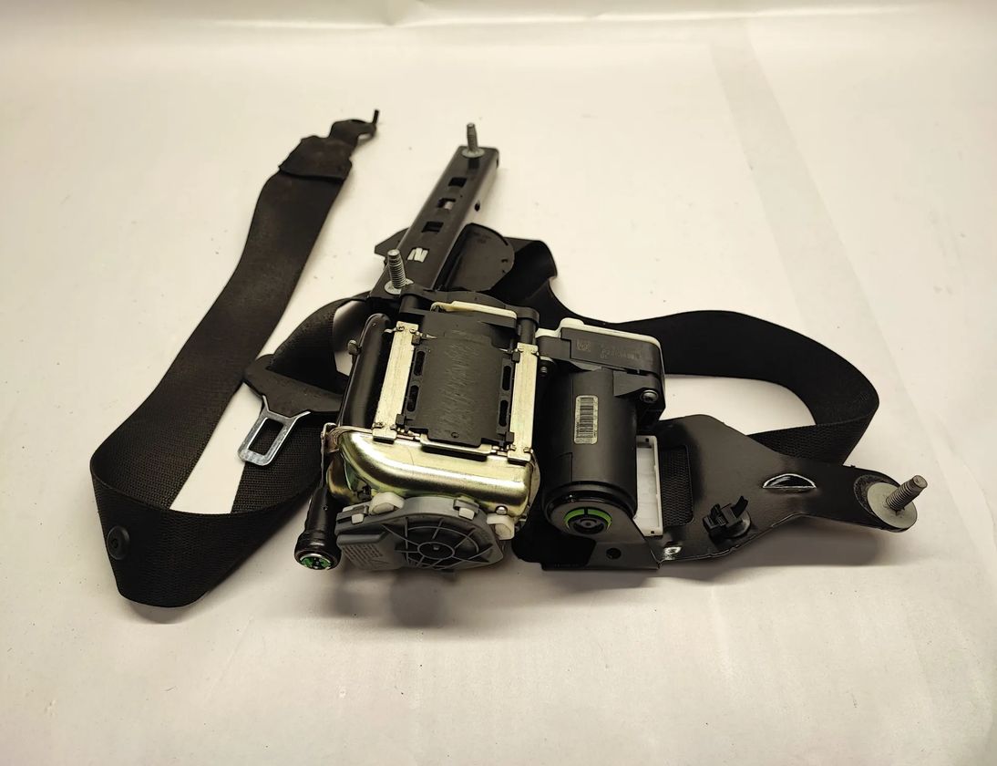 MERCEDES-BENZ CLS-Class C218/X218 (2011-2017) Forreste højre sikkerhedssele 621933200E,620048100 29023989