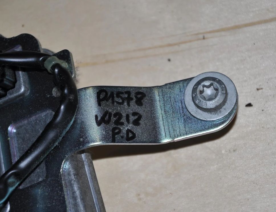 MERCEDES-BENZ E-Class W212/S212/C207/A207 (2009-2016) Forreste højre sikkerhedssele 610035800D 23482913