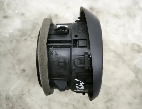RENAULT Captur 1 generation (2013-2019) Gitter 687608143R 29957194