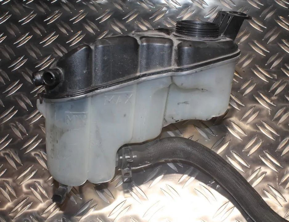 VOLVO XC60 1 generation (2008-2017) Kølevæskeekspansionsbeholder 6G918K218 32395368