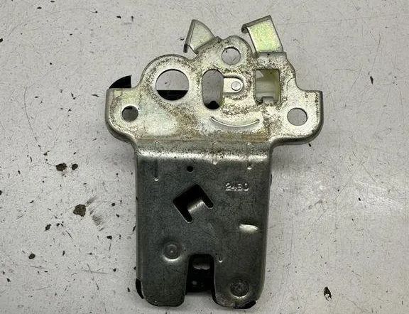 AUDI A4 B7/8E (2004-2008) Bagklaps bagklaplås 8K9827505A 30585095