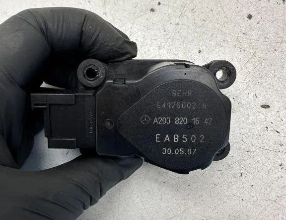 MERCEDES-BENZ E-Class W211/S211 (2002-2009) Kabinevarmer klapmotoraktuator EAB502,A2038201642 30588663