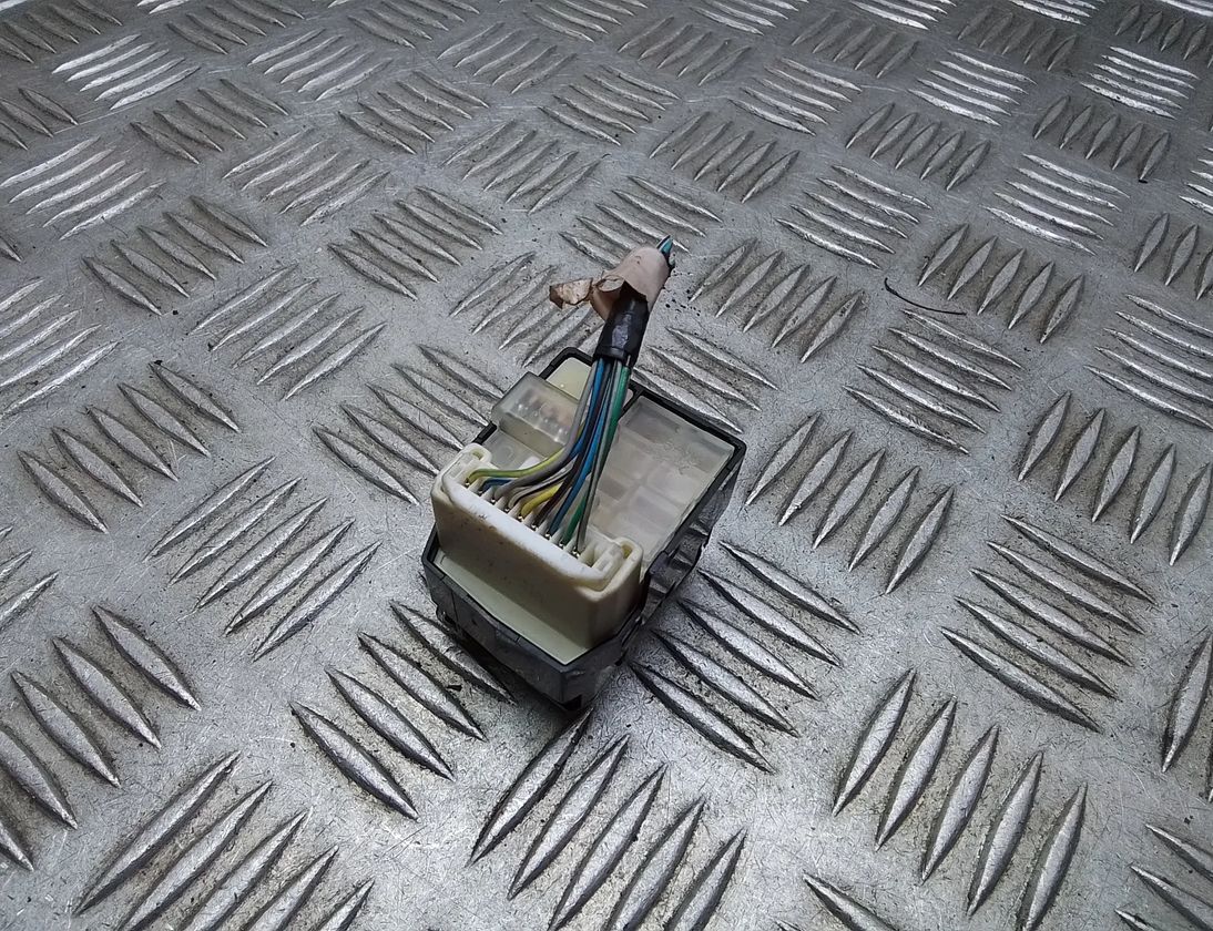 TOYOTA Avensis 2 generation (2002-2009) Kontakt til spejljustering 183575 20408618