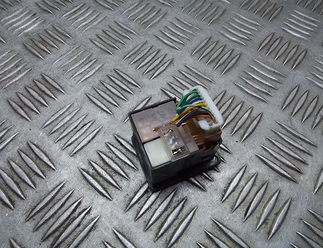 TOYOTA Verso 1 generation (2009-2015) Kontakt til spejljustering 183639,769747,769747e 26873414