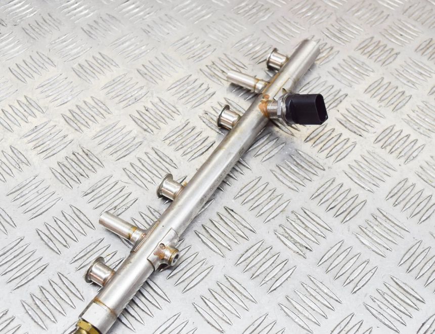 VOLKSWAGEN Golf R 7 generation (2013-2019) Brændstofskinne 06K133317AB 11772739