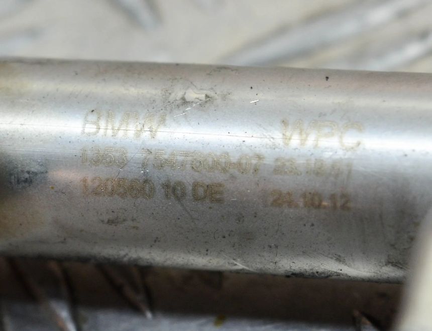 BMW 5 Series F10/F11 (2009-2017) Venstre side brændstofskinne 120560-10,7537319,7547600 13723092