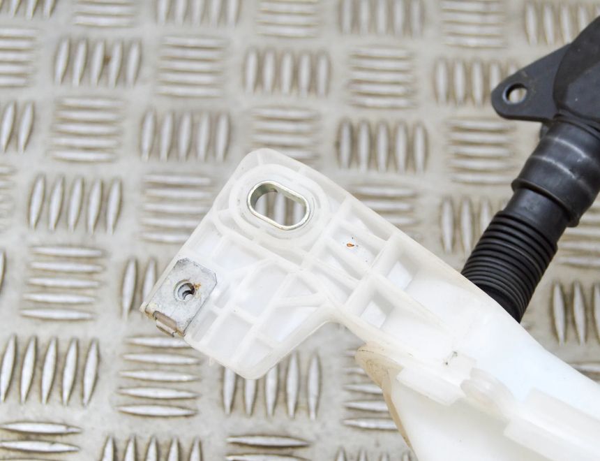 BMW 3 Series F30/F31 (2011-2020) Vinduesvaskertank 7241664,7241671 15483628