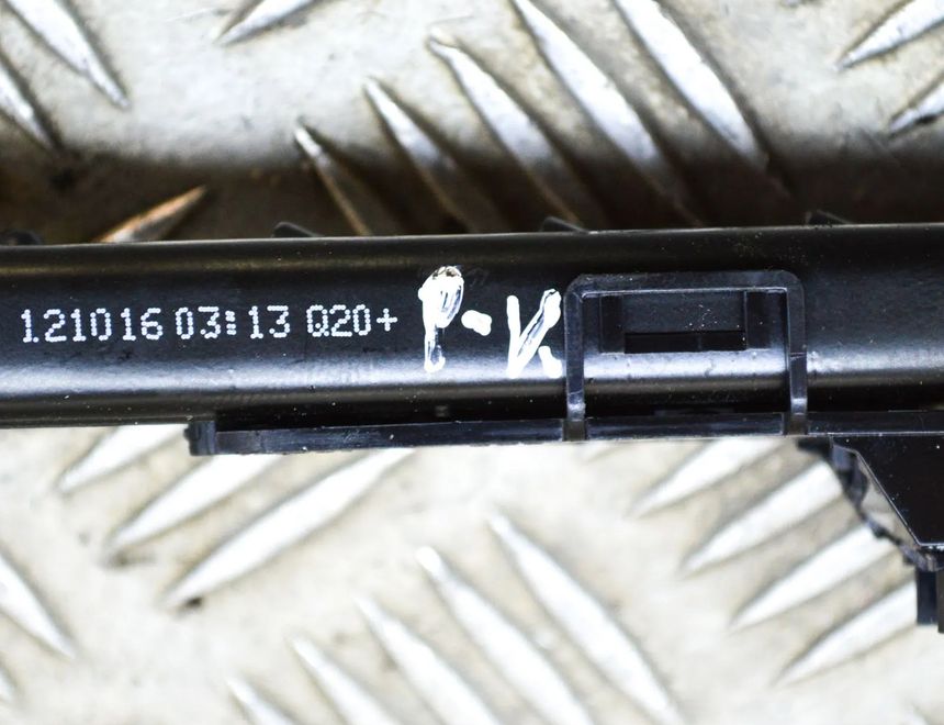 MERCEDES-BENZ GLE Coupe C292 (2015-2019) Forreste venstre sikkerhedssele højdejusterer A1668600088 16879897