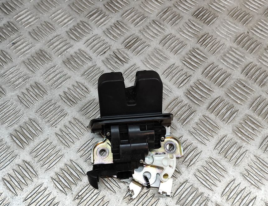 AUDI Q3 8U (2011-2020) Bagklaps bagklaplås 8R0827505A 21655317