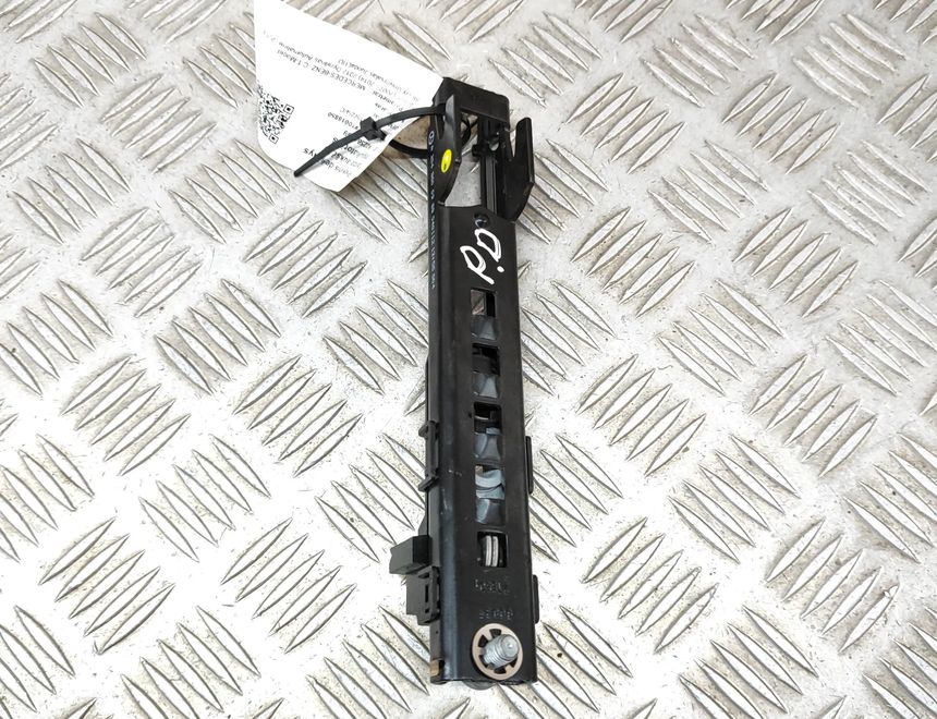 MERCEDES-BENZ C-Class W204/S204/C204 (2004-2015) Højre forreste sikkerhedssele højdejuster A2048600988 22584559