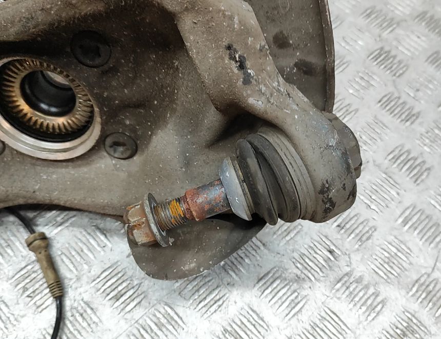 BMW 5 Series G30/G31 (2016-2023) Forreste venstre hjulnav 6884385 29466796