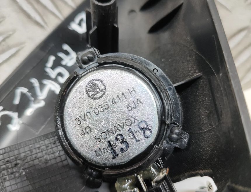 SKODA Superb 3 generation (2015-2023) Forreste venstre dørhøjttaler 3V0035411H 30309483