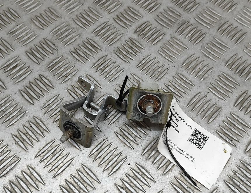 SKODA Octavia 3 generation (2013-2020) Bagagerumsbagklaps hængselsæt venstre højre 5G6827301 30641112