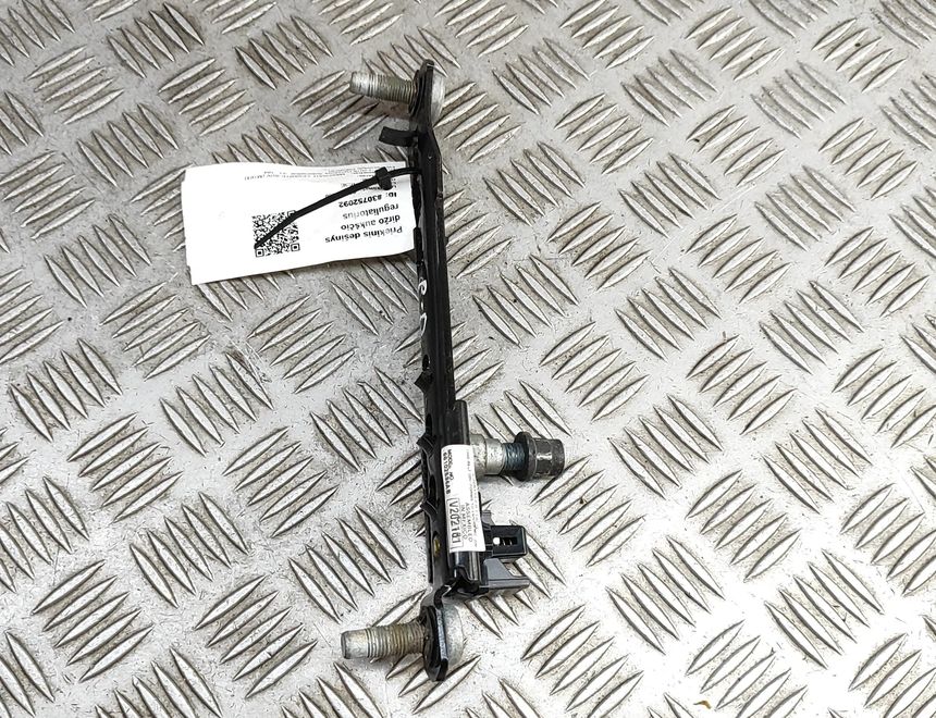 MASERATI Levante 1 generation (2016-2024) Højre forreste sikkerhedssele højdejuster 68102536AB 30752092