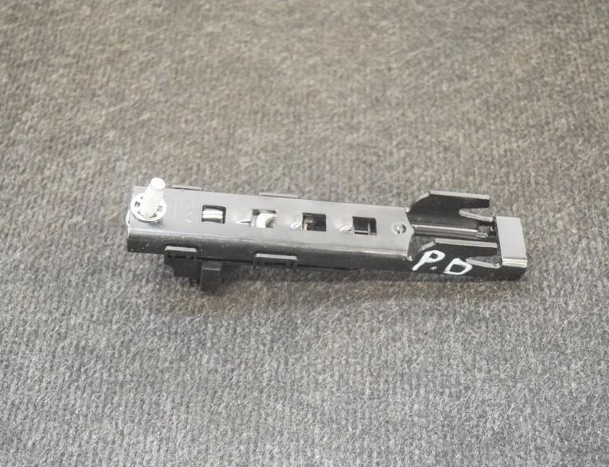 MERCEDES-BENZ GLE W166 (2015-2018) Højre forreste sikkerhedssele højdejuster A1668600088 4083027