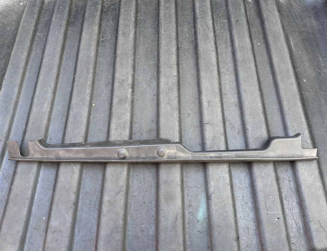 AUDI A4 B9/8W (2015-2024) Vinge færdiggørelse 8W820582,LEFT 29405934