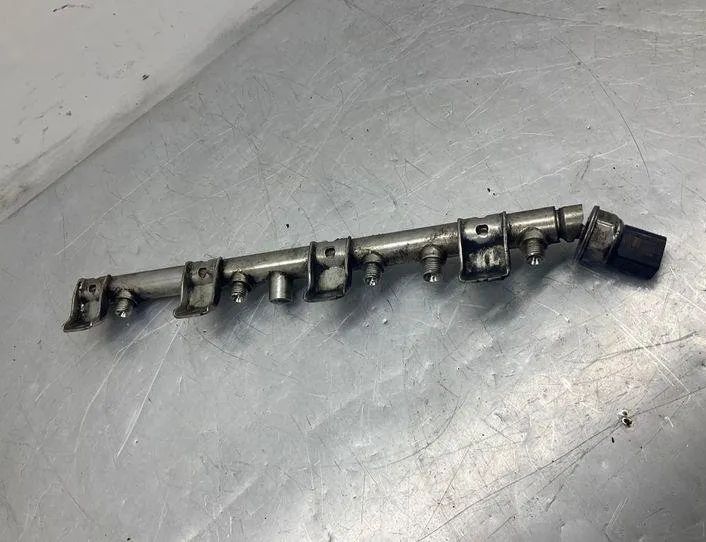 BMW 5 Series F10/F11 (2009-2017) Brændstofskinne 7547600 21878576