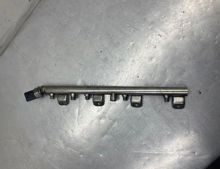 BMW 5 Series F10/F11 (2009-2017) Brændstofskinne 7547600 21878576