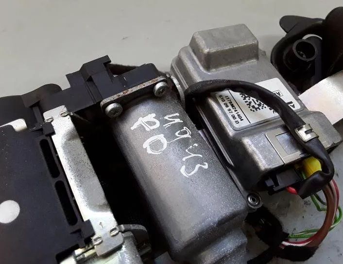 MERCEDES-BENZ C-Class W204/S204/C204 (2004-2015) Venstre forreste sikkerhedssele 615275000,011R0000 25525085