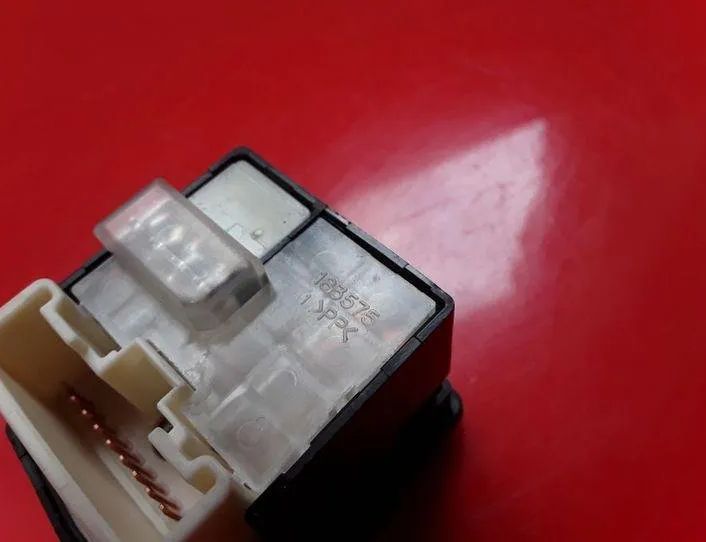 TOYOTA RAV4 3 generation (XA30) (2005-2012) Kontakt til spejljustering 183575 25544609