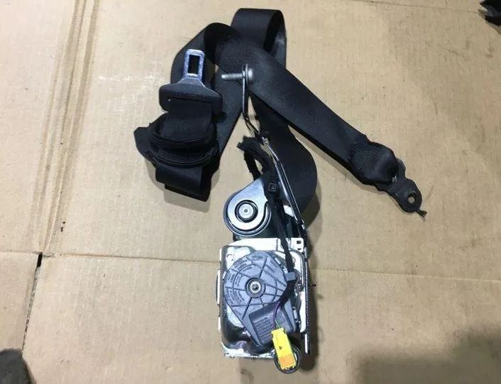 MERCEDES-BENZ E-Class W212/S212/C207/A207 (2009-2016) Venstre forreste sikkerhedssele 620048100,010R0000 21502510