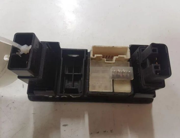 TOYOTA Avensis 2 generation (2002-2009) Kontakt til spejljustering 183575,777667 27016156