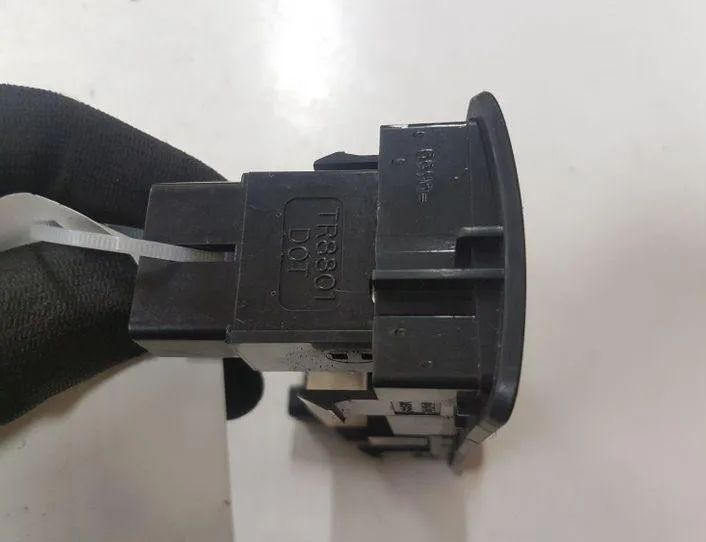 TOYOTA Avensis 2 generation (2002-2009) Kontakt til spejljustering 183575,777667 27016156