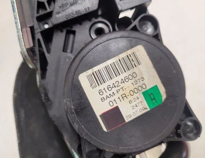 MERCEDES-BENZ C-Class W204/S204/C204 (2004-2015) Venstre forreste sikkerhedssele 616424600,011R0000,610035800D 27059380