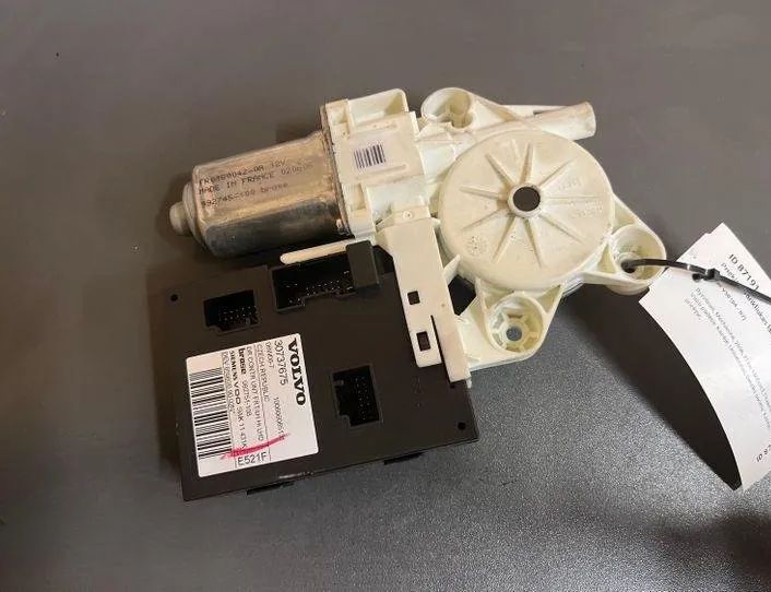 VOLVO V50 1 generation (2003-2012) Forreste venstre dør vinduesregulator motor 30737675,992745100 27086934